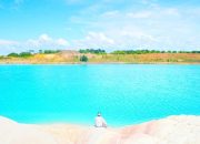 Menikmati Danau Biru di Tengah Gunung Pasir Bintan