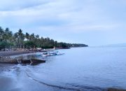 Menikmati Keindahan Pantai Cacalan